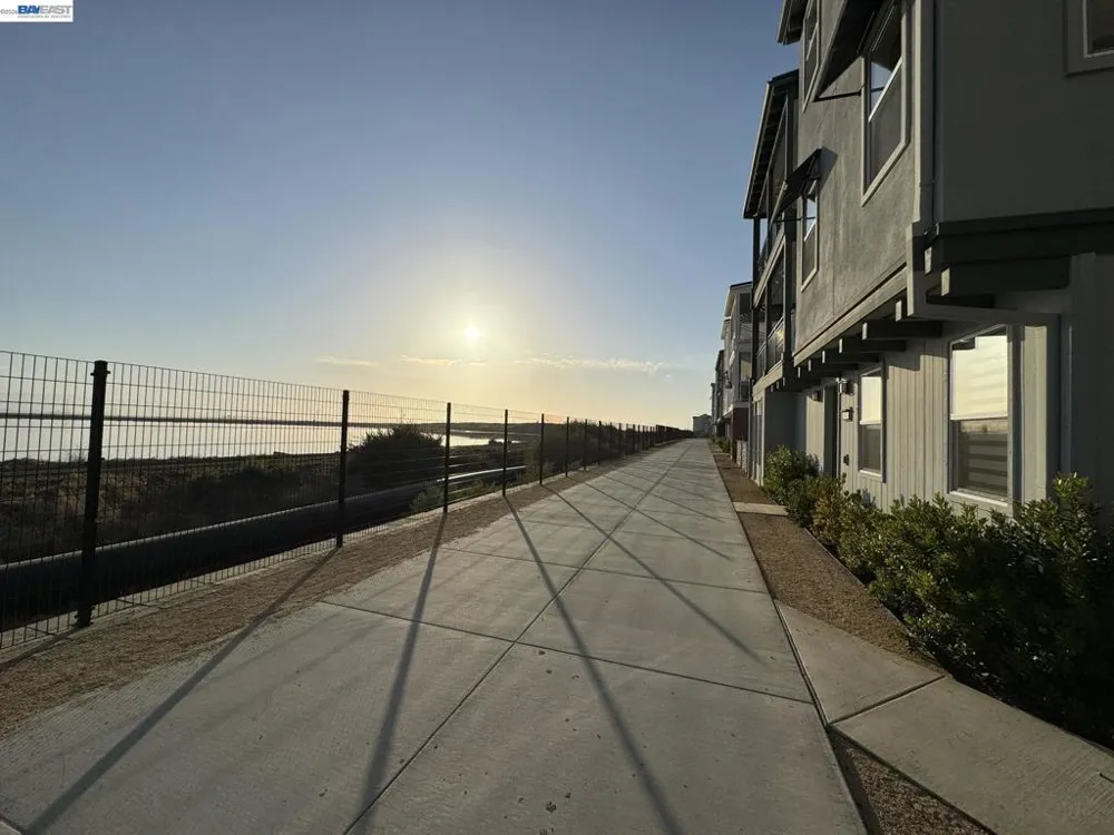 9824 Seawind Way Newark, CA 94560