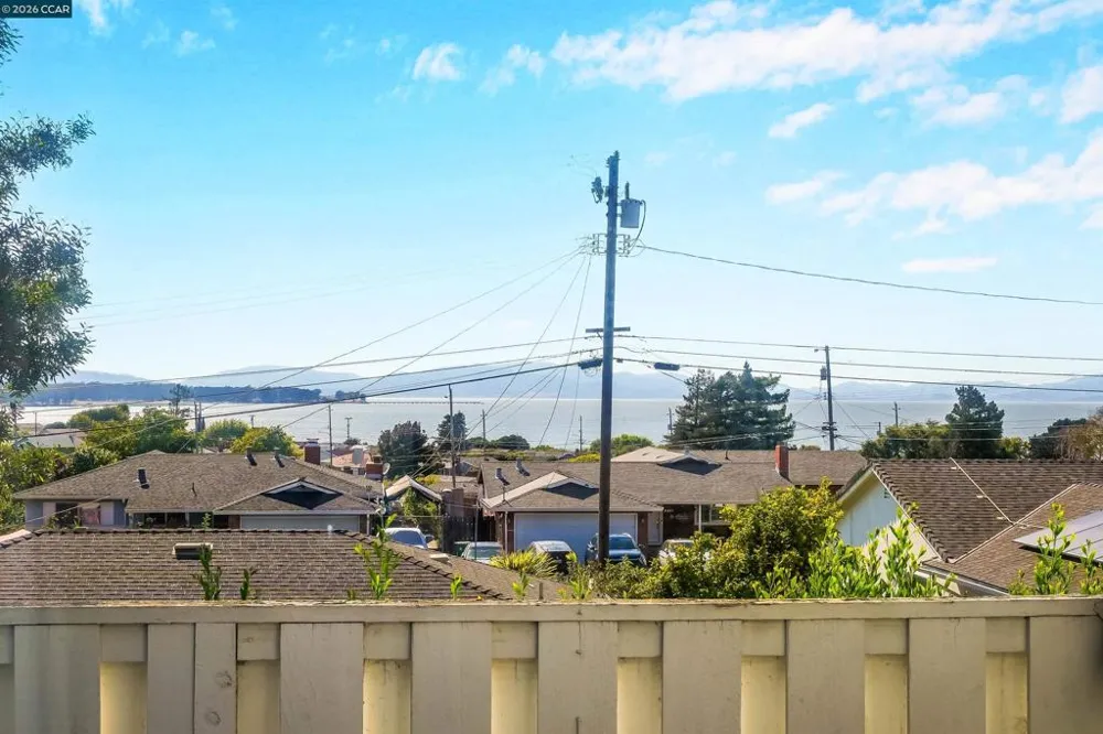 418 Dohrmann Ln Pinole, CA 94564