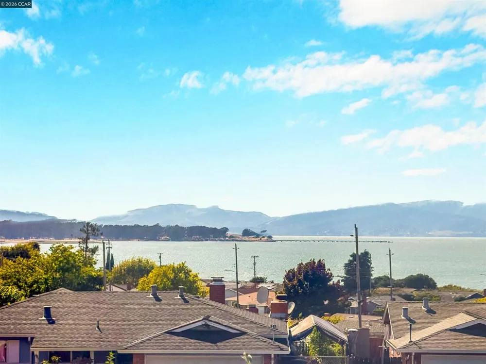 418 Dohrmann Ln Pinole, CA 94564