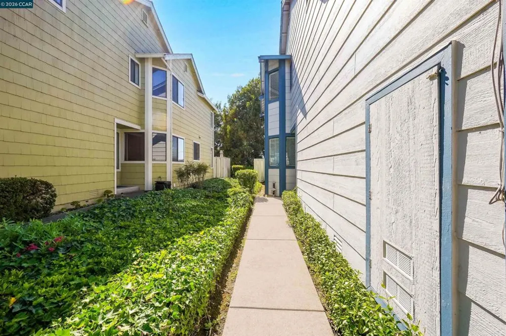 418 Dohrmann Ln Pinole, CA 94564
