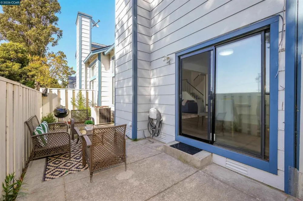 418 Dohrmann Ln Pinole, CA 94564
