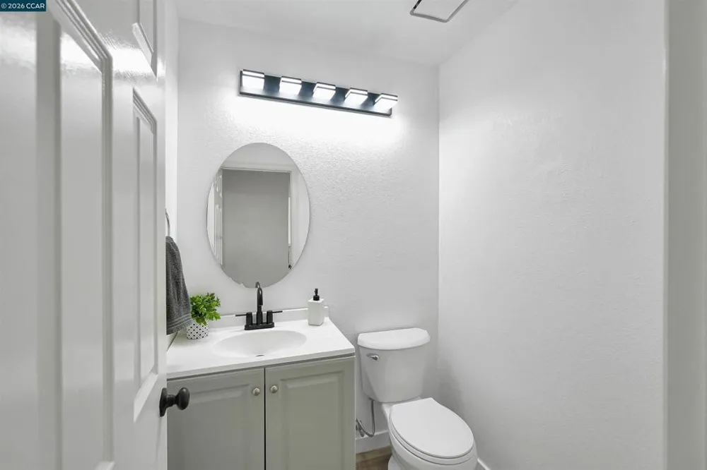418 Dohrmann Ln Pinole, CA 94564