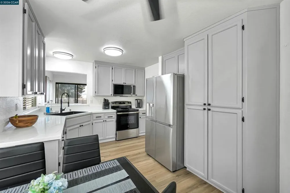 418 Dohrmann Ln Pinole, CA 94564