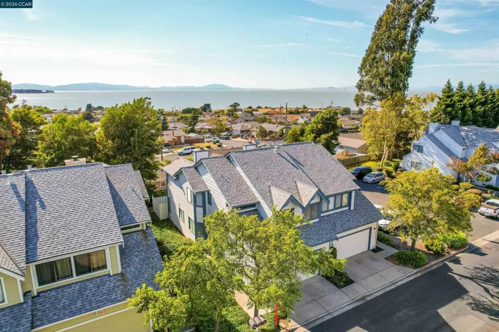 418 Dohrmann Ln Pinole, CA 94564