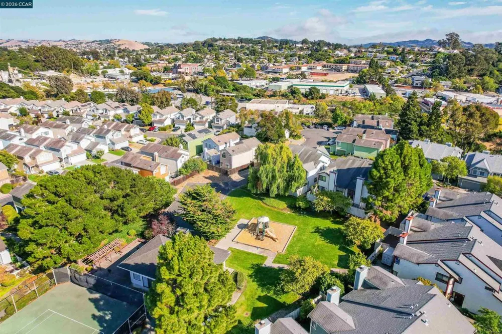 418 Dohrmann Ln Pinole, CA 94564