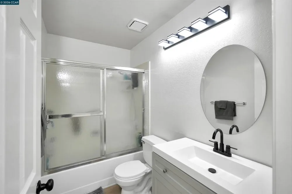 418 Dohrmann Ln Pinole, CA 94564