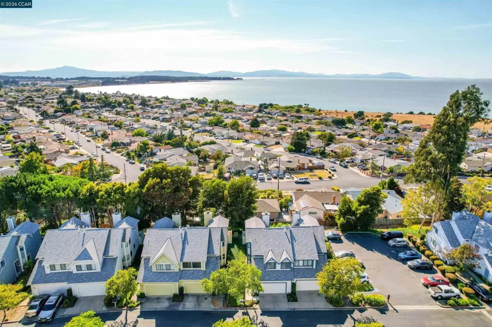 418 Dohrmann Ln Pinole, CA 94564