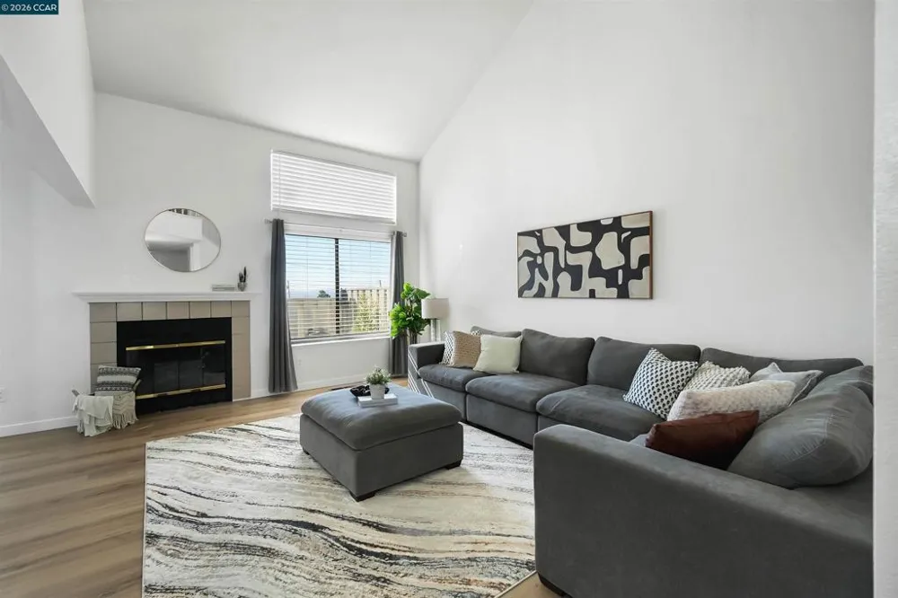 418 Dohrmann Ln Pinole, CA 94564