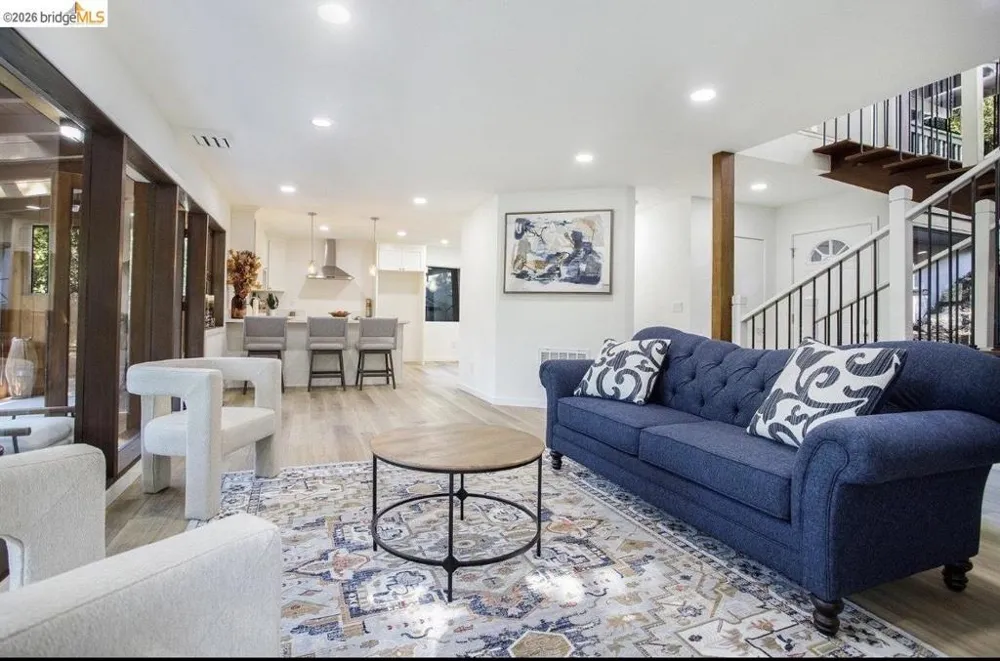 6855 Gunn DR Oakland, CA 94611