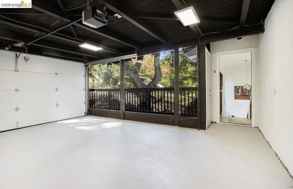 6855 Gunn DR Oakland, CA 94611