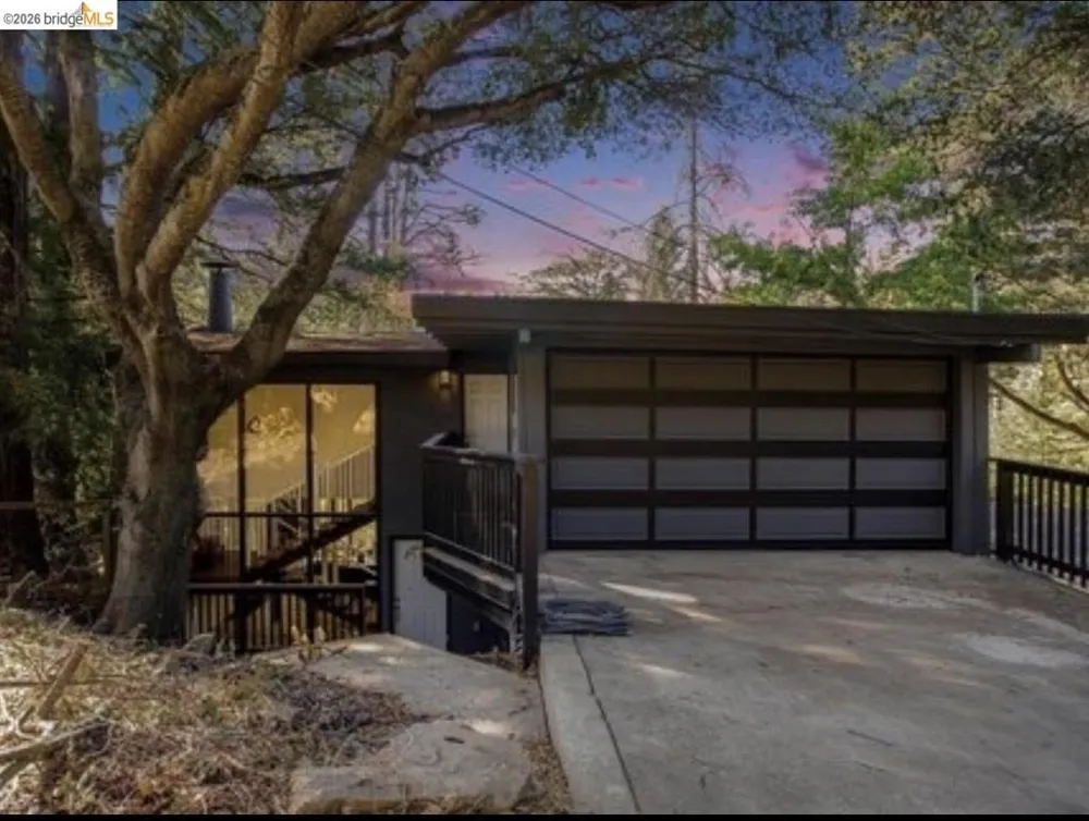 6855 Gunn DR Oakland, CA 94611