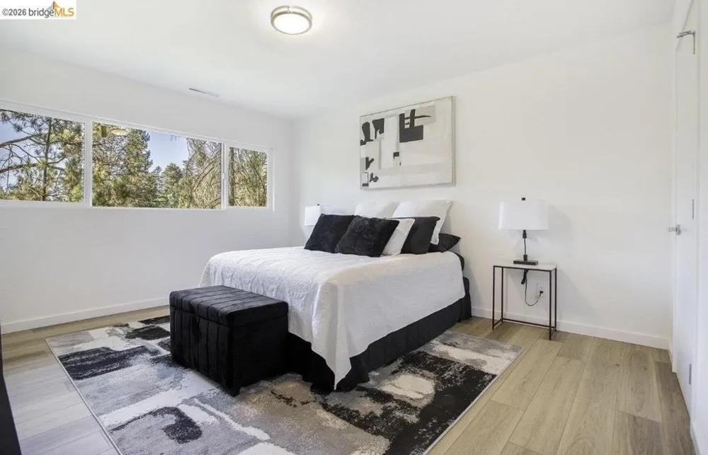 6855 Gunn DR Oakland, CA 94611