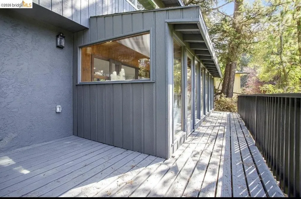 6855 Gunn DR Oakland, CA 94611
