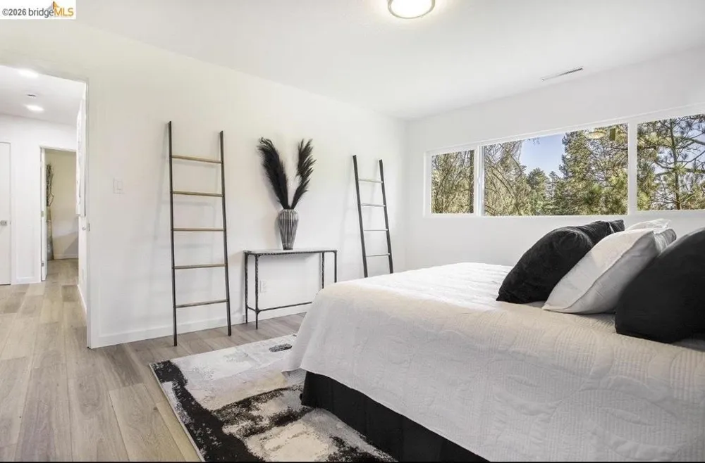 6855 Gunn DR Oakland, CA 94611