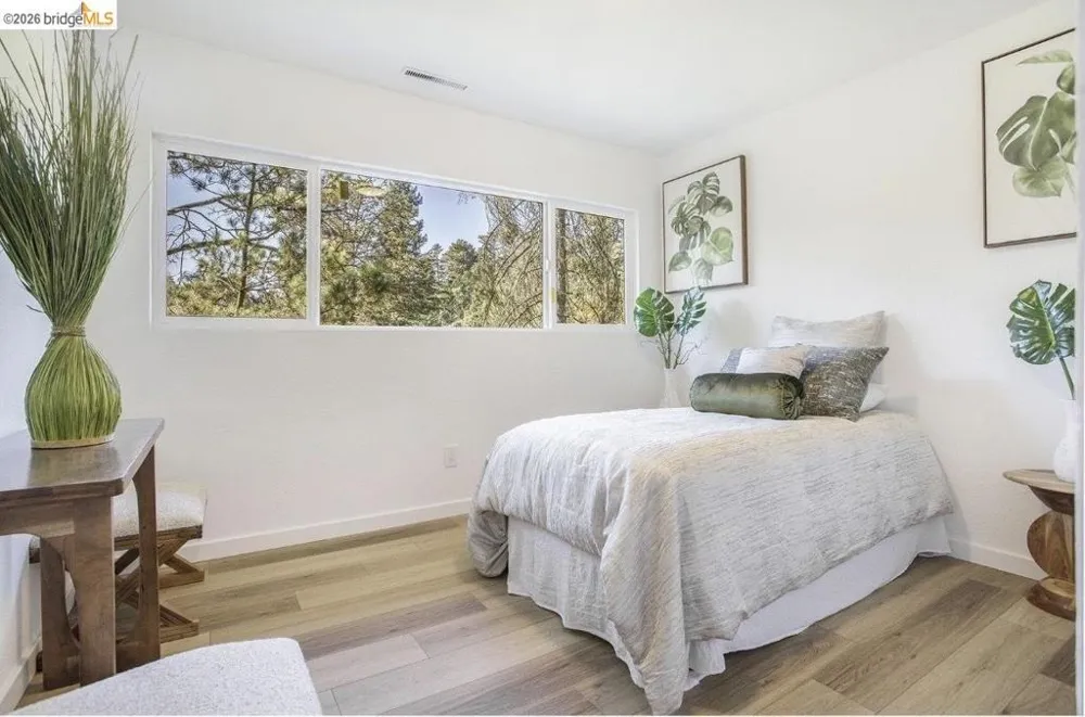 6855 Gunn DR Oakland, CA 94611