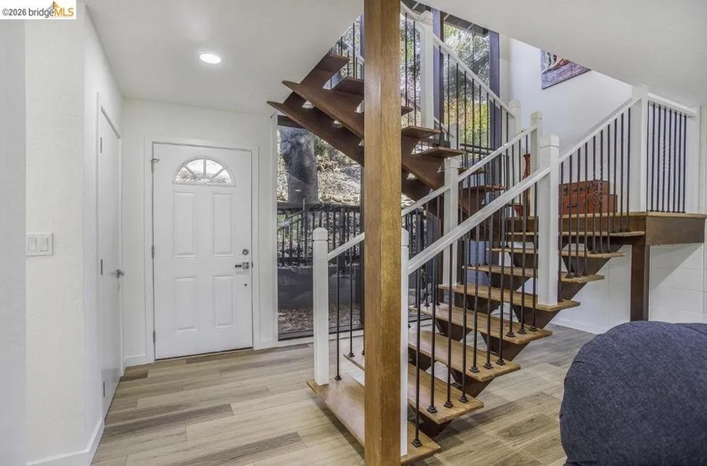 6855 Gunn DR Oakland, CA 94611