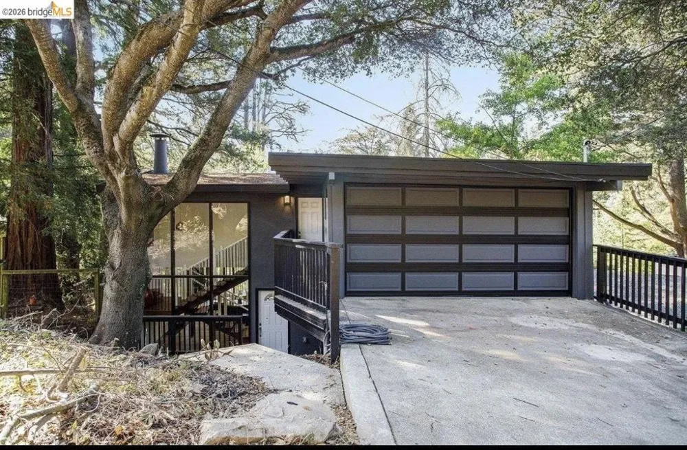 6855 Gunn DR Oakland, CA 94611