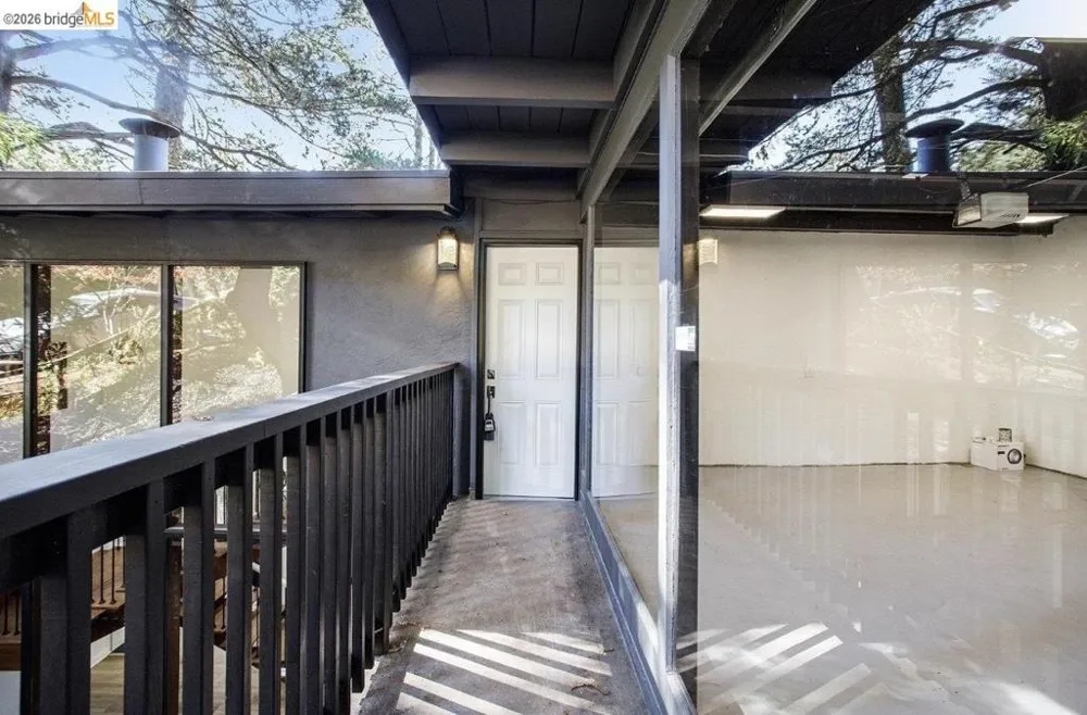 6855 Gunn DR Oakland, CA 94611