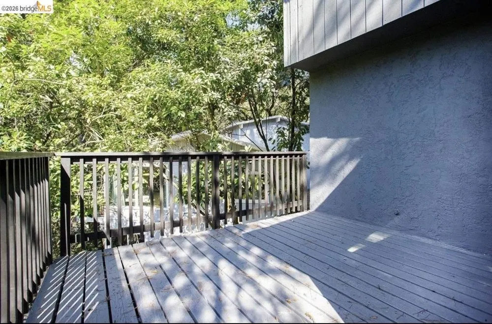 6855 Gunn DR Oakland, CA 94611