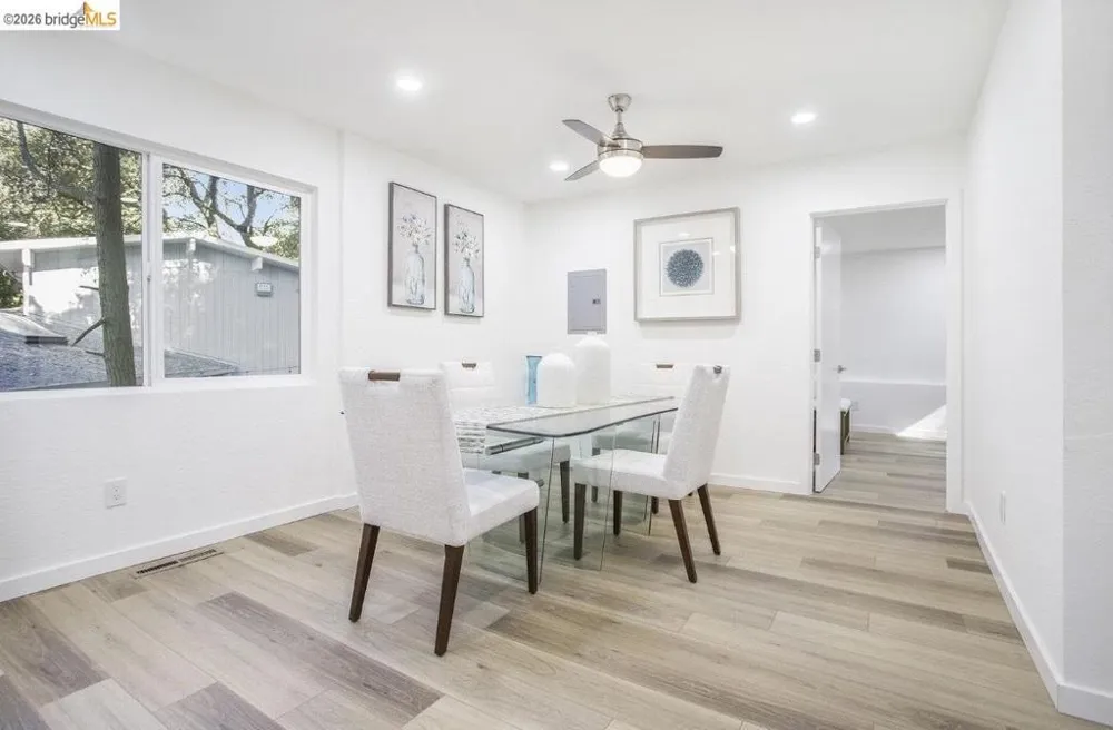 6855 Gunn DR Oakland, CA 94611