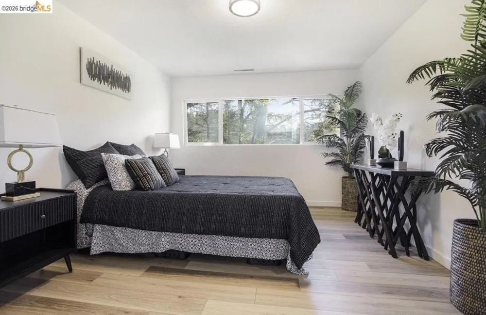 6855 Gunn DR Oakland, CA 94611