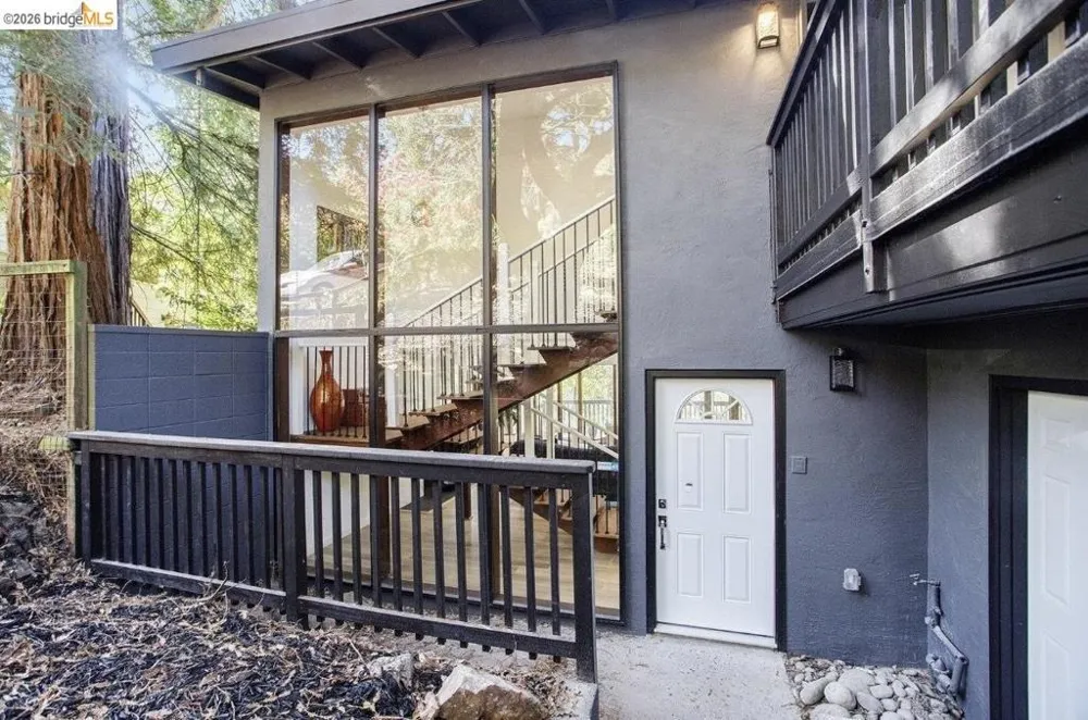 6855 Gunn DR Oakland, CA 94611
