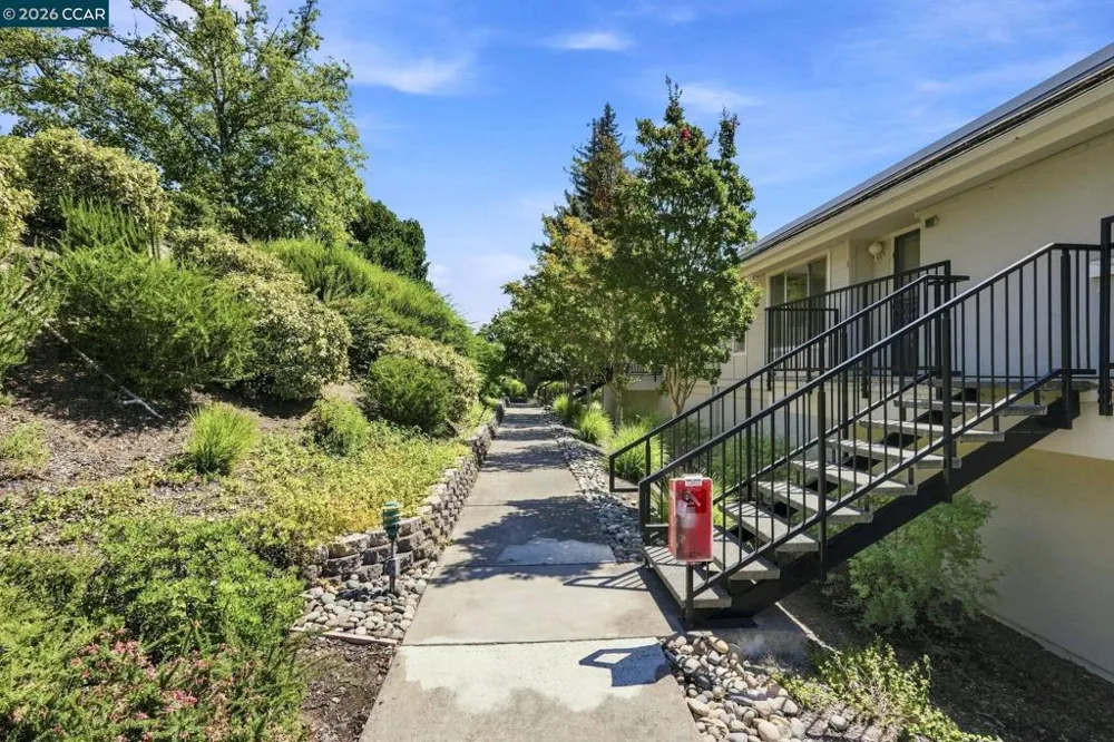 1224 Skycrest Dr #3 Walnut Creek, CA 94595