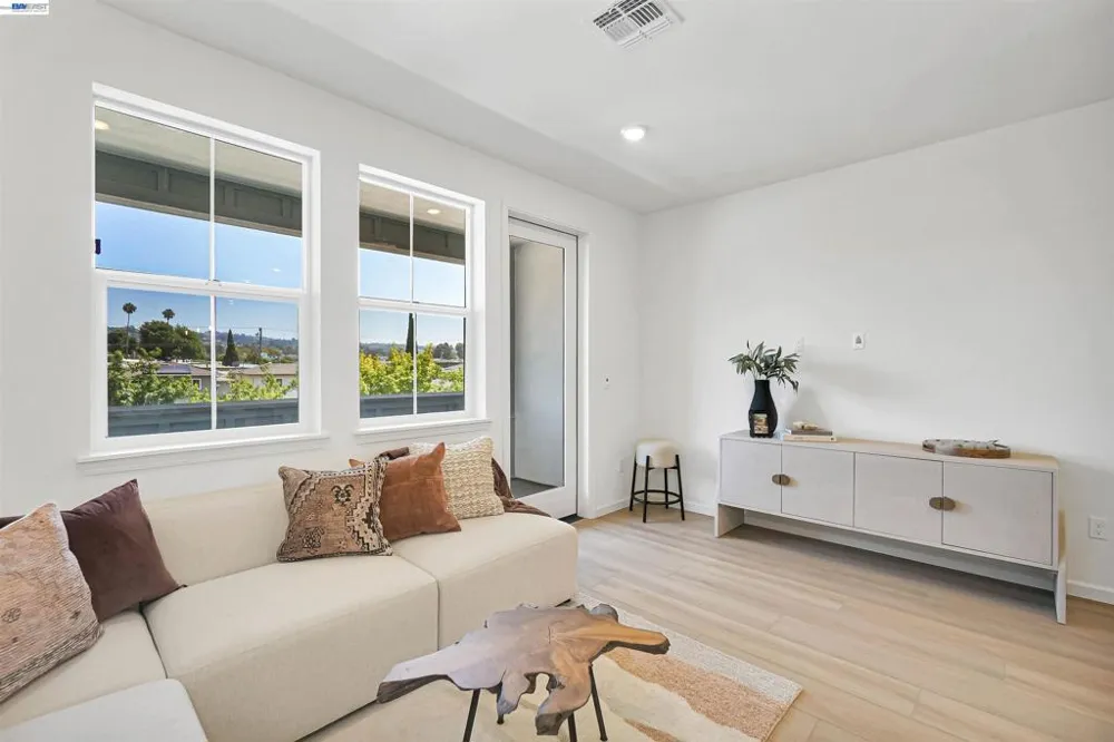 3824 Norbridge Ave Castro Valley, CA 94546