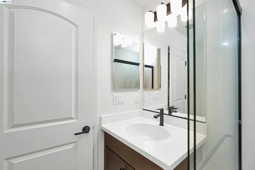 3824 Norbridge Ave Castro Valley, CA 94546