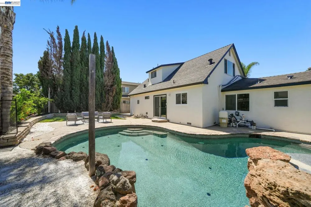 6242 Montcalm Ave Newark, CA 94560