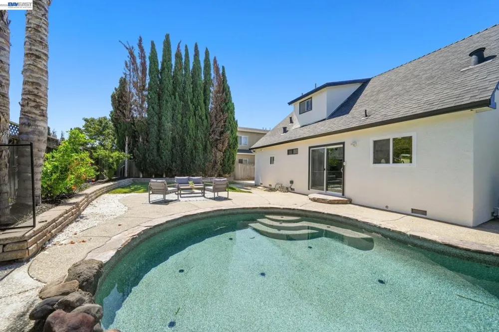 6242 Montcalm Ave Newark, CA 94560