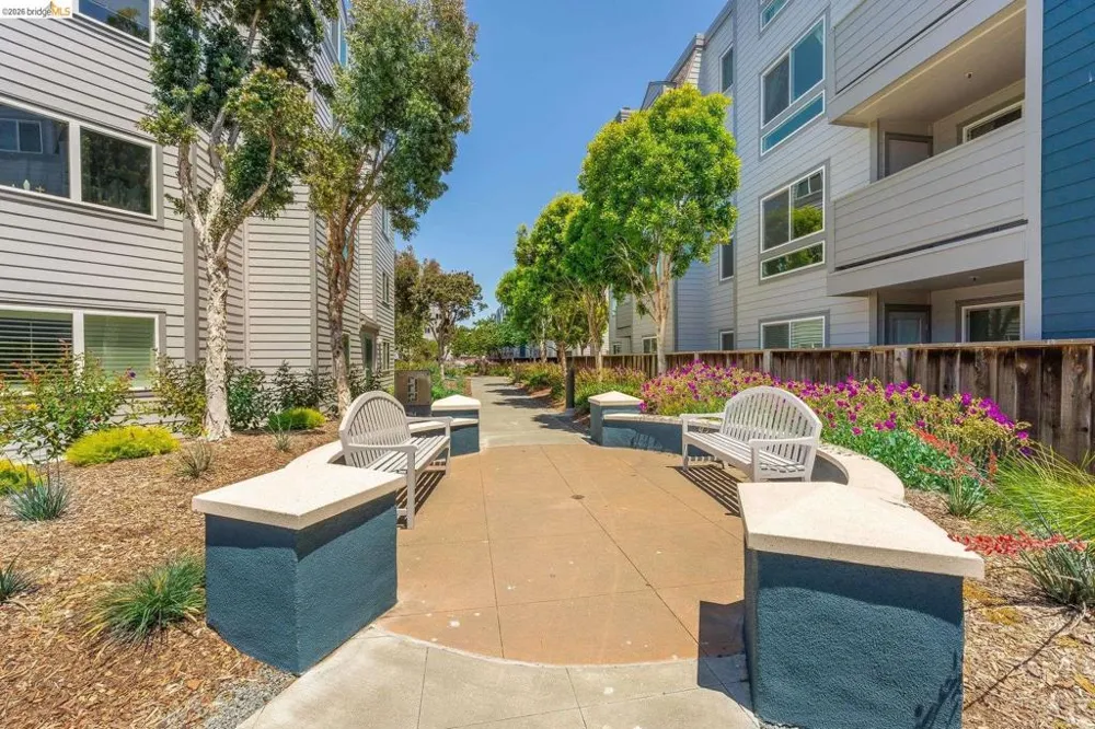 6400 Christie Ave #3206 Emeryville, CA 94608