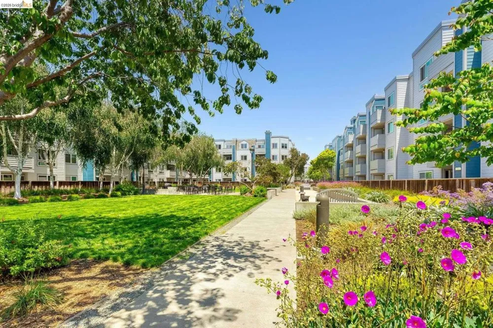 6400 Christie Ave #3206 Emeryville, CA 94608