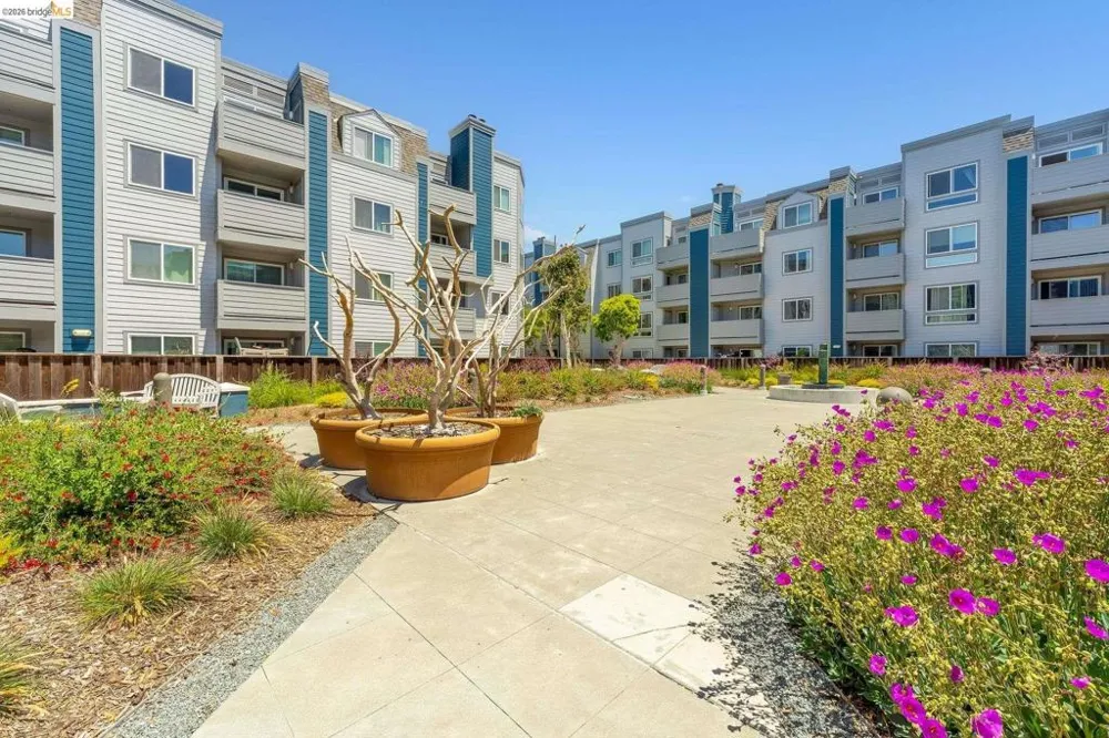 6400 Christie Ave #3206 Emeryville, CA 94608