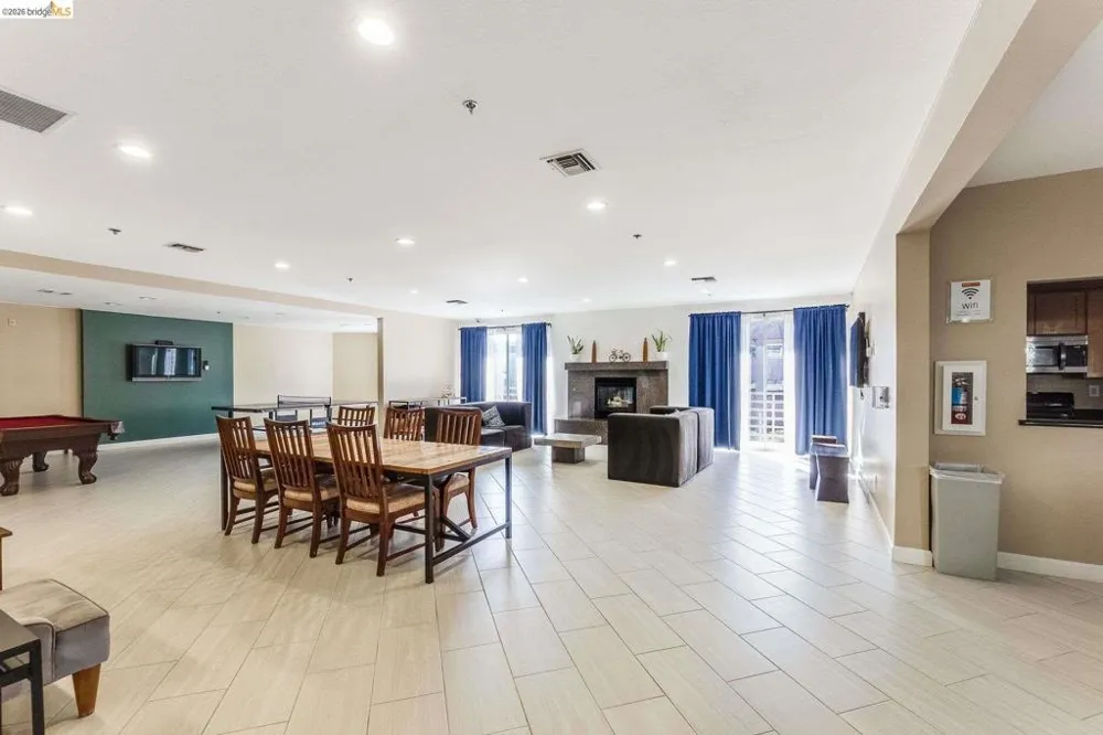 6400 Christie Ave #3206 Emeryville, CA 94608