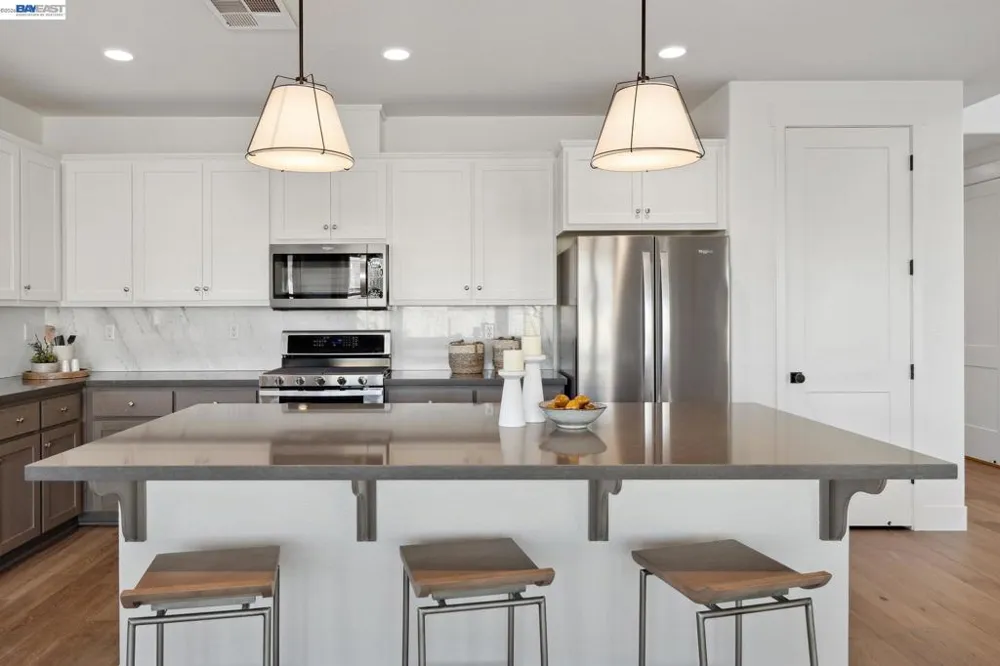 300 Colfax Ln Oakley, CA 94561