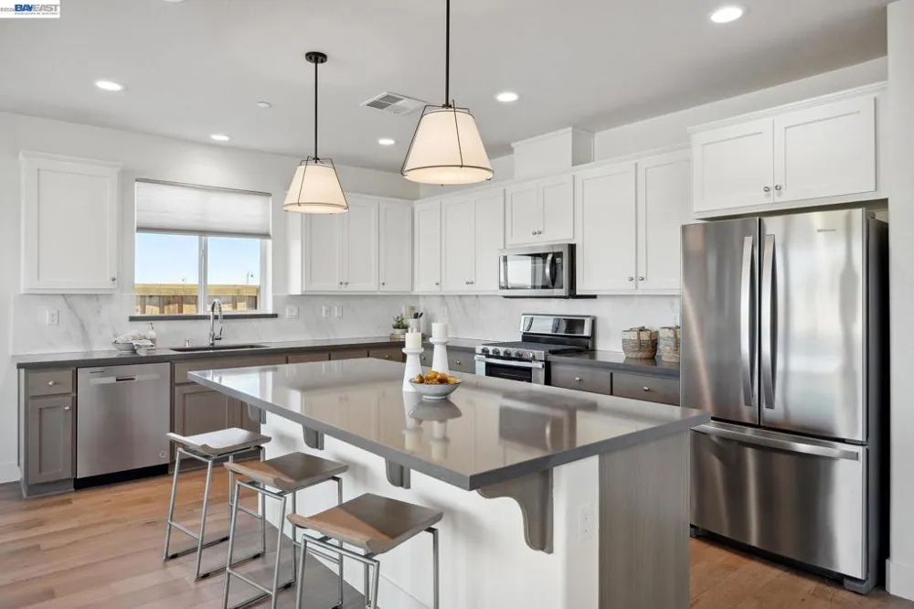 300 Colfax Ln Oakley, CA 94561