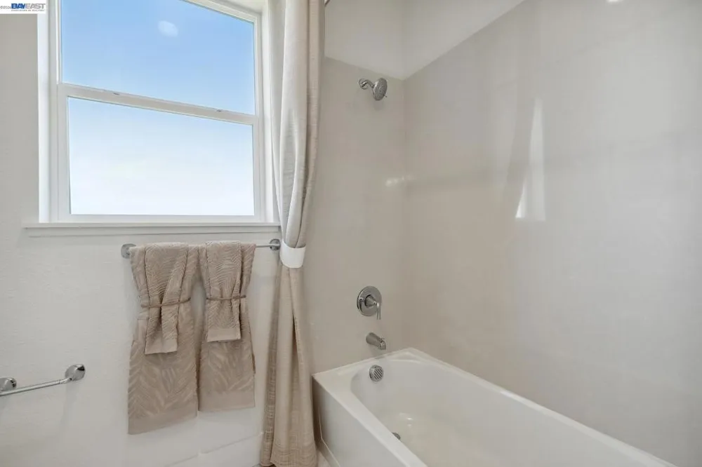 300 Colfax Ln Oakley, CA 94561