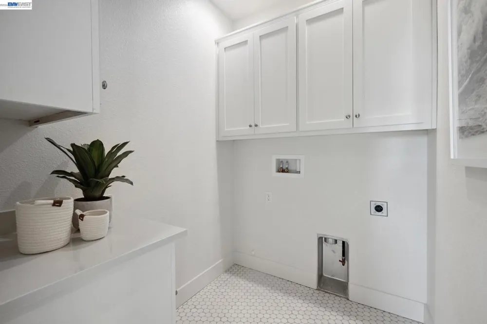 300 Colfax Ln Oakley, CA 94561