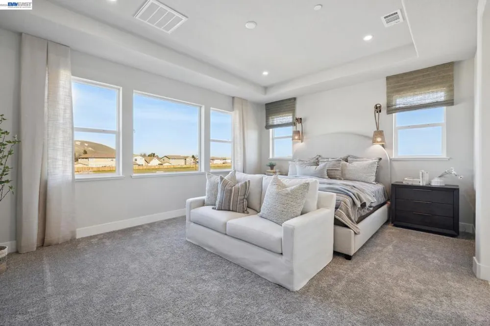 300 Colfax Ln Oakley, CA 94561