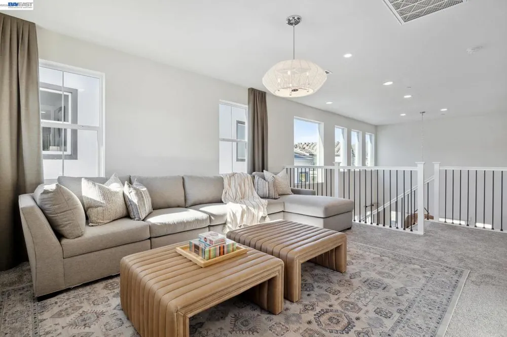 300 Colfax Ln Oakley, CA 94561