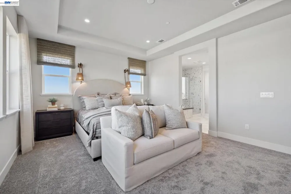 300 Colfax Ln Oakley, CA 94561