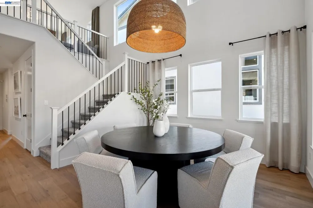 300 Colfax Ln Oakley, CA 94561