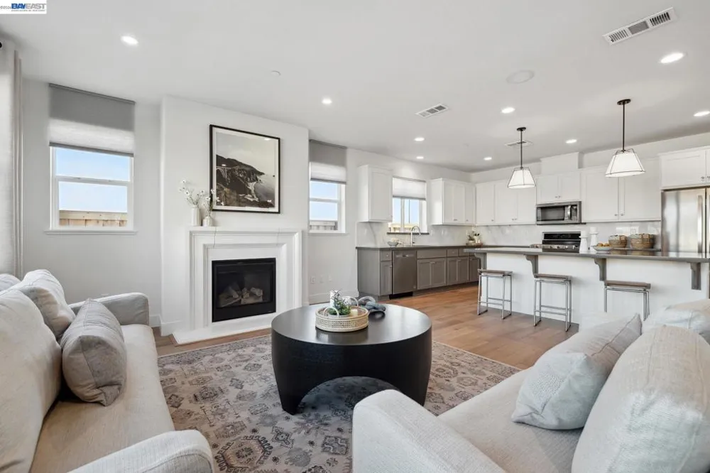 300 Colfax Ln Oakley, CA 94561
