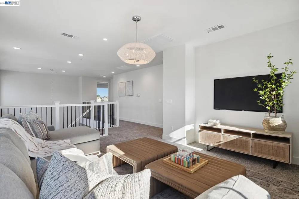 300 Colfax Ln Oakley, CA 94561