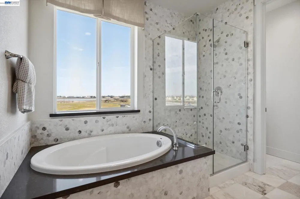 300 Colfax Ln Oakley, CA 94561