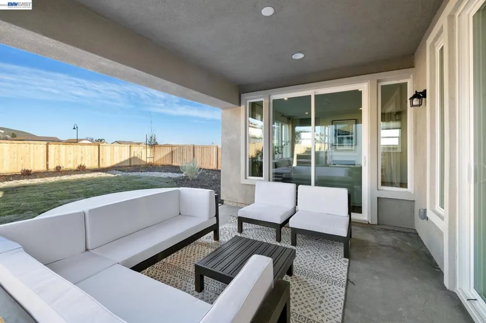 300 Colfax Ln Oakley, CA 94561