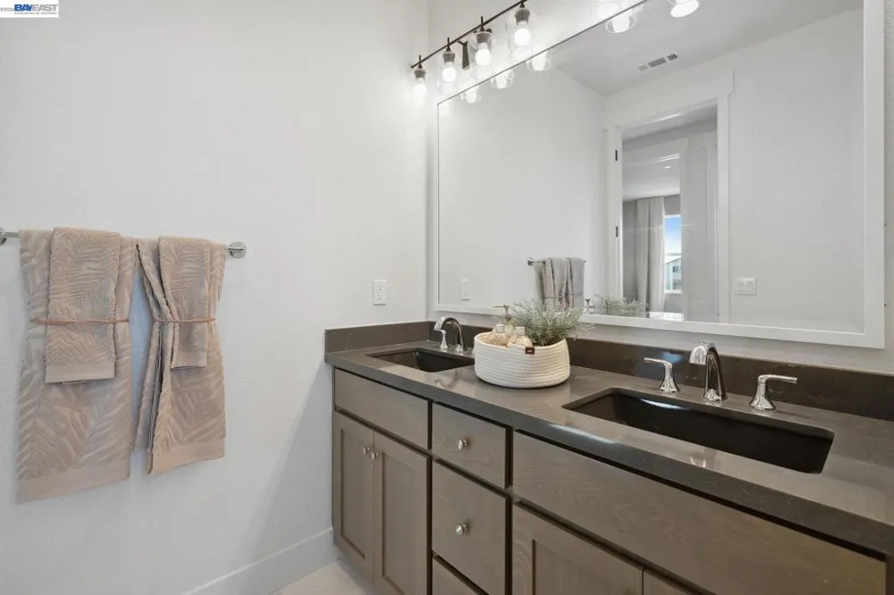 300 Colfax Ln Oakley, CA 94561