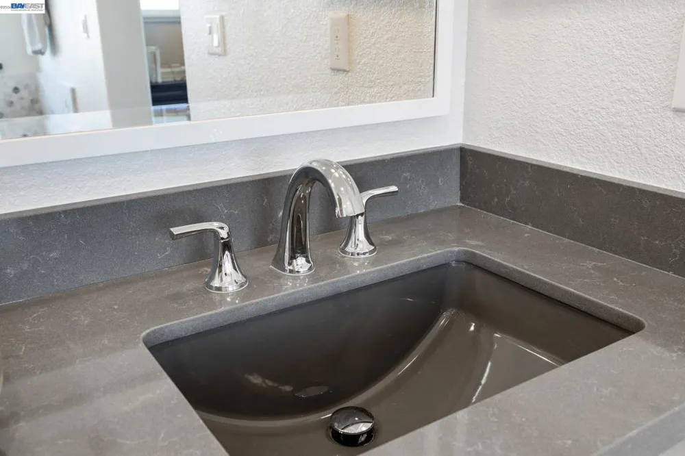 300 Colfax Ln Oakley, CA 94561