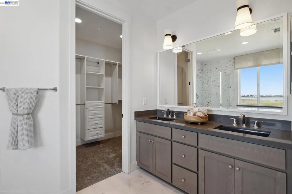 300 Colfax Ln Oakley, CA 94561